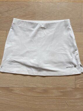 Decathlon, Kids White tennis Skort, size: 8 years old, elastic waist, slit hem